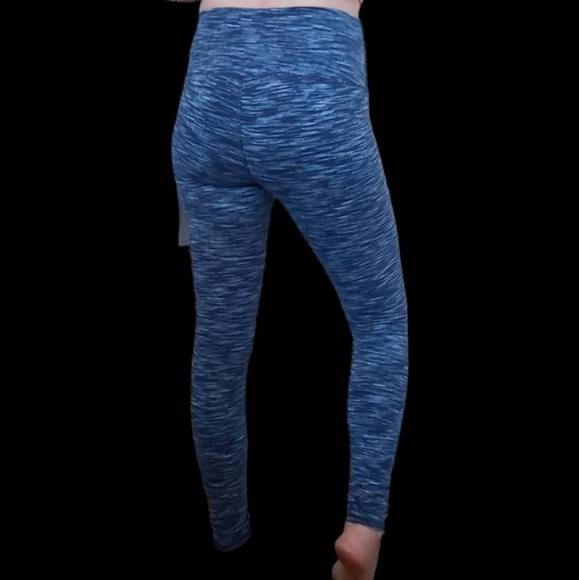 ALO Yoga High Wasted Air Brush LEGGINGS . - Picture 3 of 16